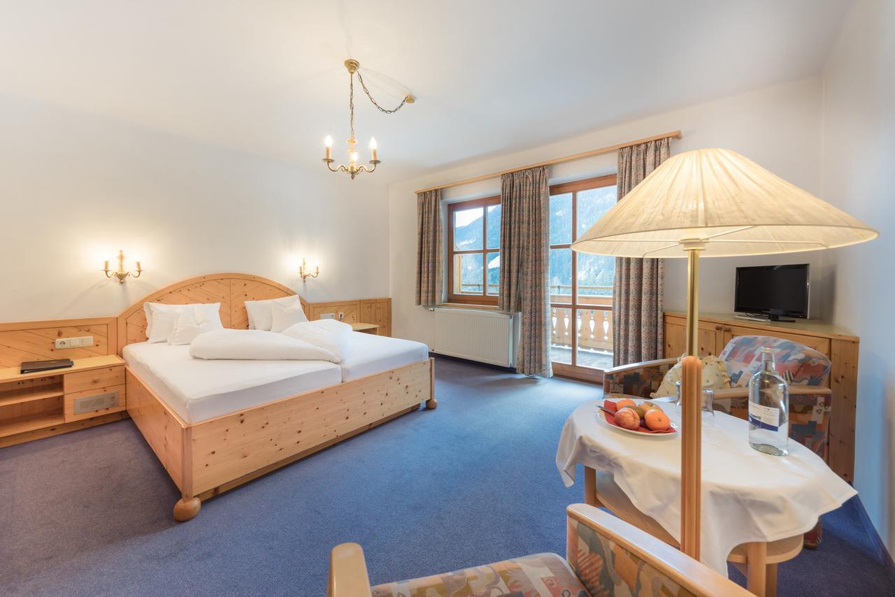 Hotel Krimmlerfaelle エクステリア 写真