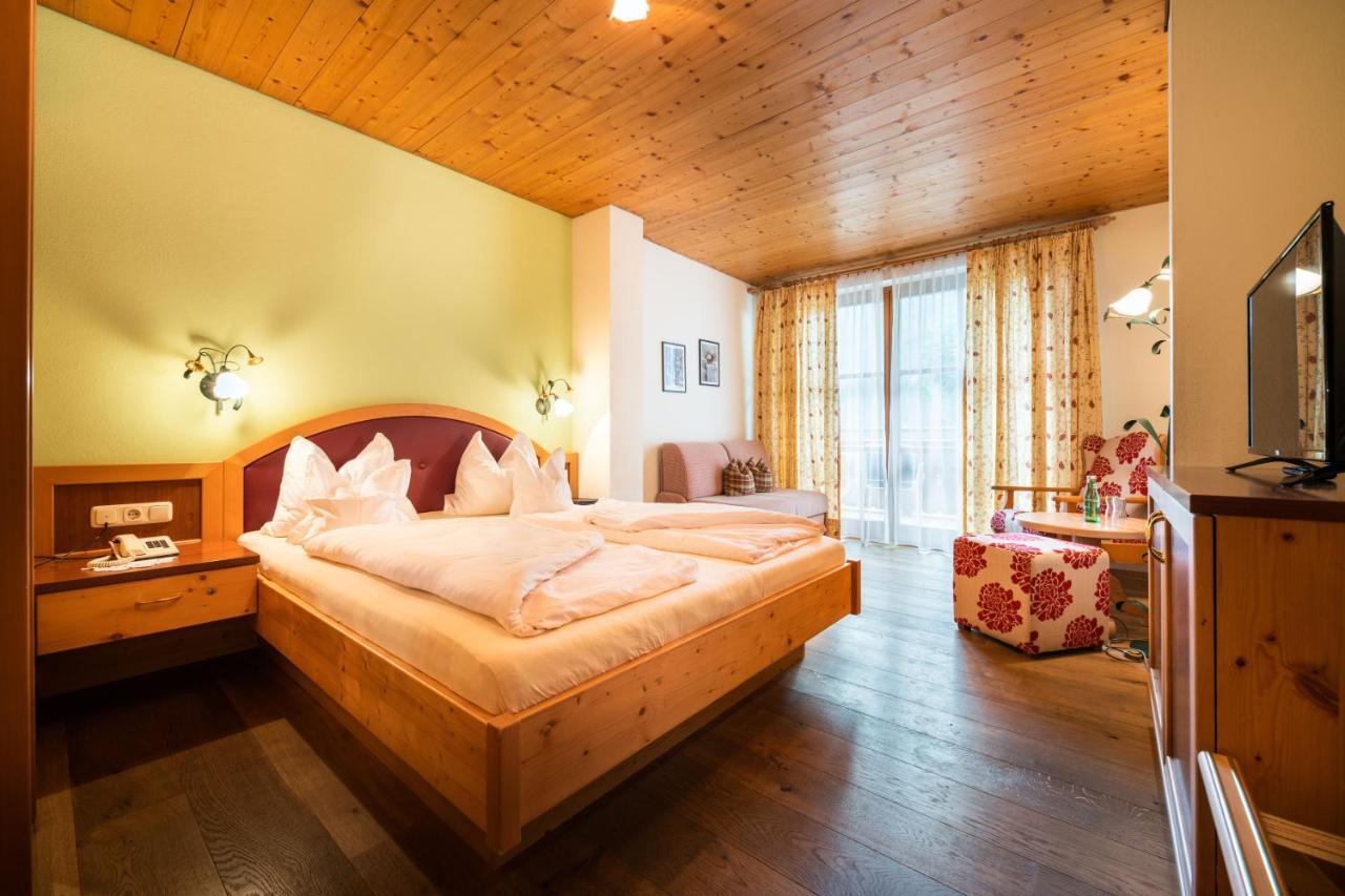 Hotel Krimmlerfaelle エクステリア 写真